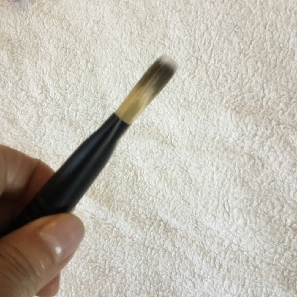 Le Métier de Beauté Flat Angled Foundation Brush - Picture 10 of 13
